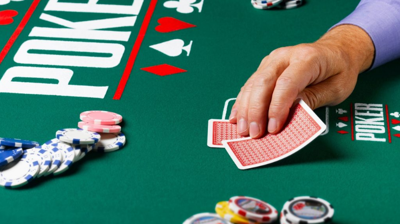 Chơi Poker với hàng ngàn cược thủ